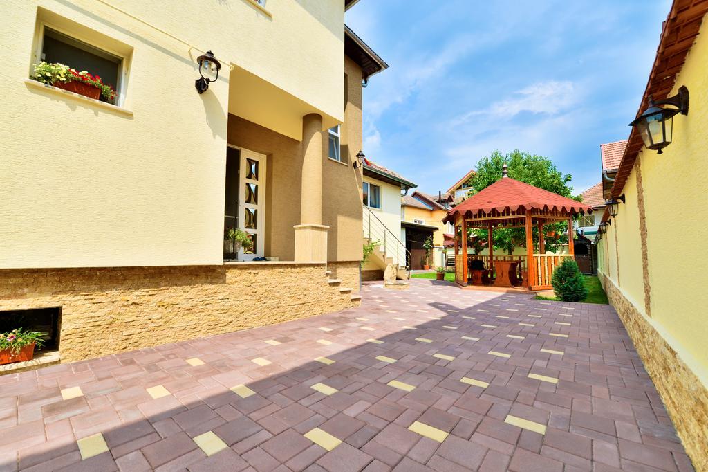 Casa Vio Otel Haţeg Dış mekan fotoğraf