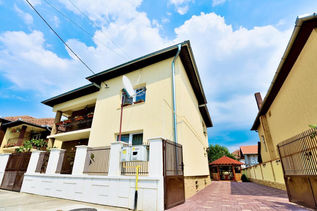 Casa Vio Otel Haţeg Dış mekan fotoğraf